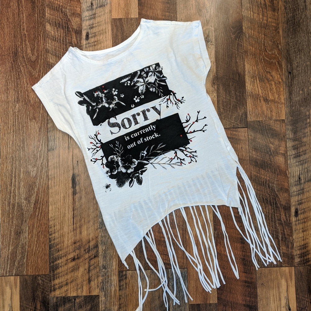 LAB BRAND "SORRY" SHREDDED BACK FRINGE TEE